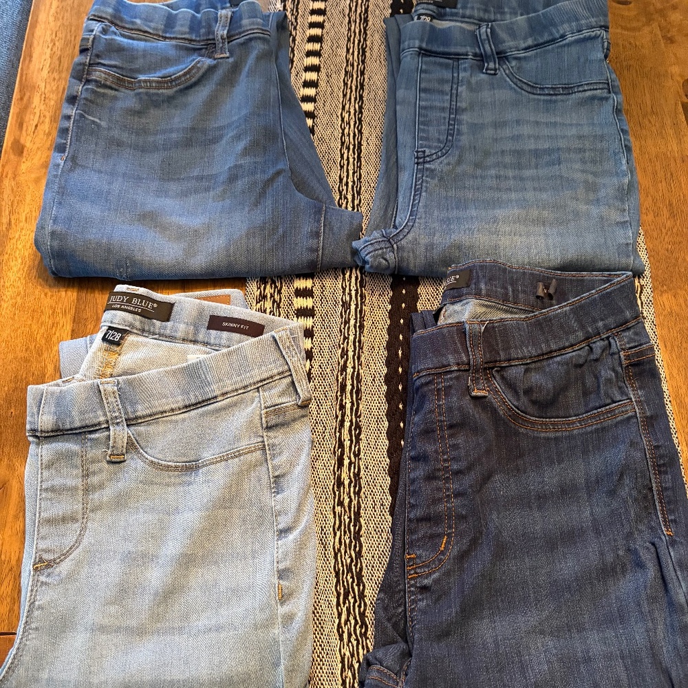 Lot of 4 pairs Judy Blue jeans 7 and 9